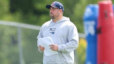 Patriots Linebackers Coach Zak Kuhr Stepping Up as Defense's Primary  Play-Caller