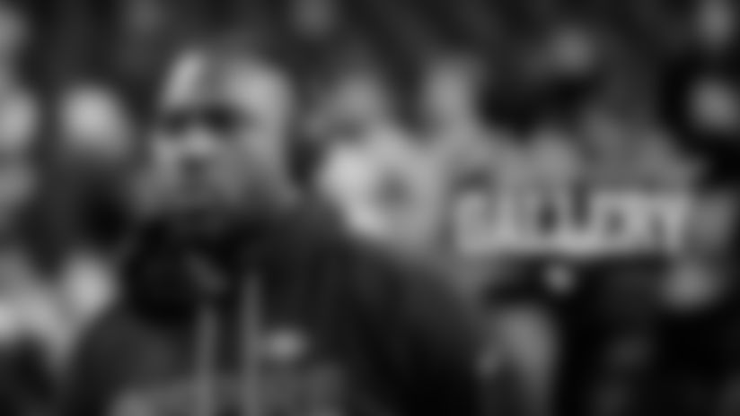 View pregame photos from the San Francisco 49ers Week 16 matchup vs. the Indianapolis Colts at Lucas Oil Stadium.