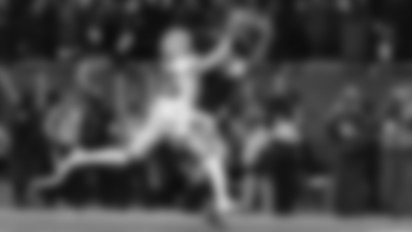 Bears quarterback Caleb Williams connects with receiver DJ Moore for a 46-yard TD to give the Bears an incredible 22-16 overtime comeback win.