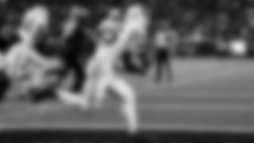 Cardinals TE Trey McBride catches pass over the middle for a 2-yard touchdown against the Houston Texans.