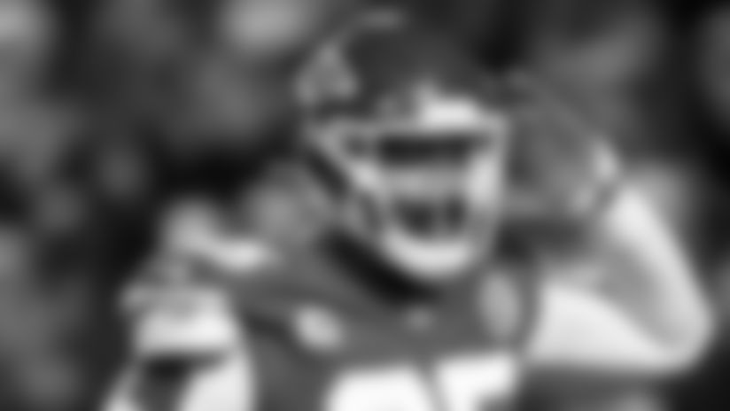 Jones obtuvo el primer puesto entre todos los tackles defensivos por segundo año consecutivo.