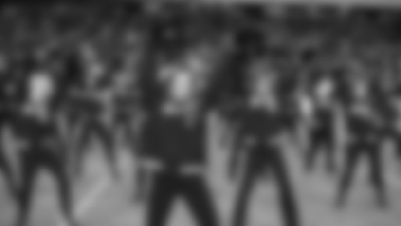 Nearly 200 Eagles Cheerleader Alumni performed at halftime of the regular season finale!