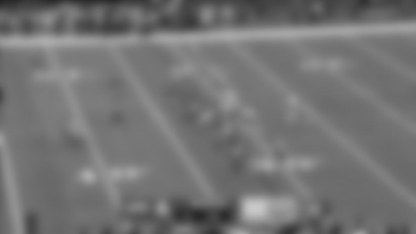 Watch WR Adonai Mitchell find an opening in the zone coverage to convert a fourth down on 26-yard pass from Brady Cook.