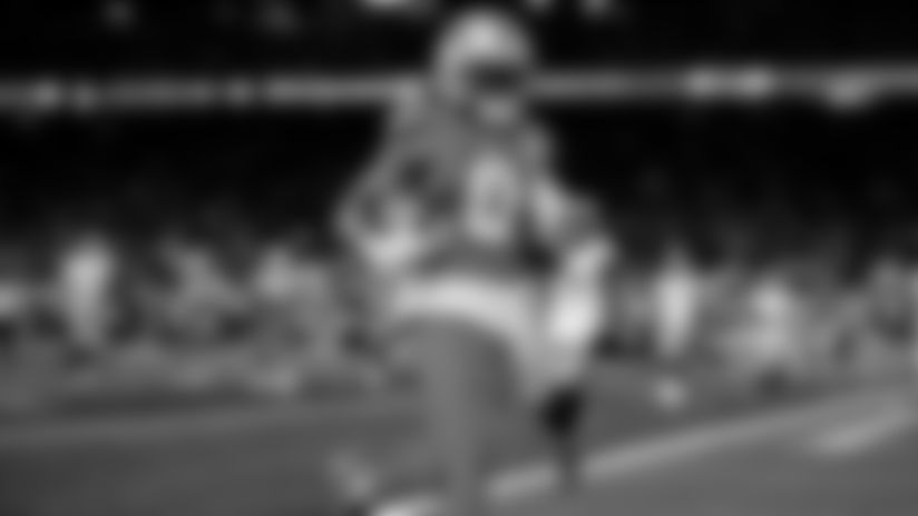 The Detroit Lions battle back to within on score of the Pittsburgh Steelers with quarterback Jared Goff's short touchdown pass to running back Jahmyr Gibbs.