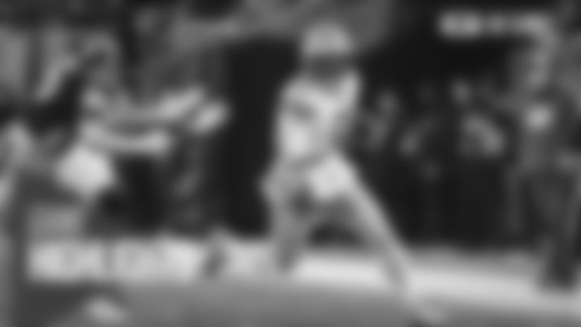 Green Bay Packers QB Malik Willis runs 13 yards on fourth-and-1 during Saturday's Week 16 game against the Chicago Bears.