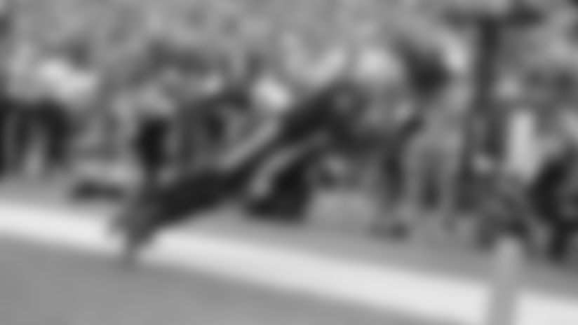 Stefon Diggs catches for a 1-yard toe-drag TD on a perfect floater from Drake Maye to give the Pats the lead at half agaist the Tampa Bay Buccaneers!