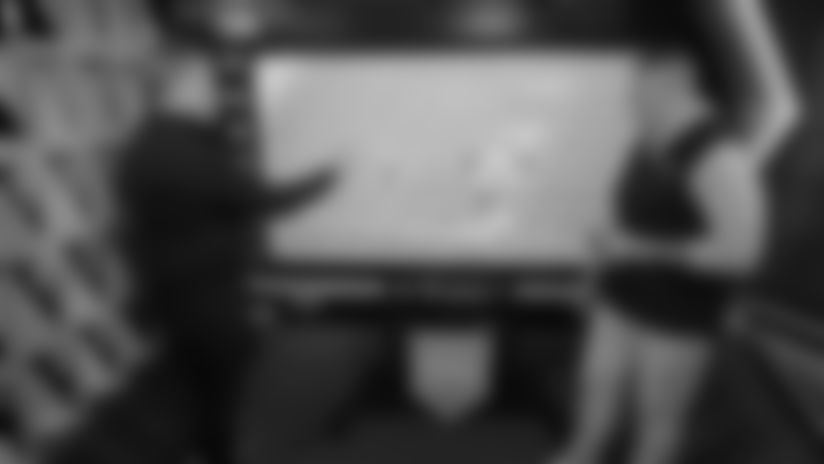 Patriots head coach Mike Vrabel and Scott Zolak break down the X's and O's of key moments in the Patriots Week 15 matchup against the Buffalo Bills.