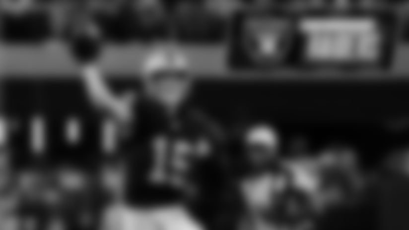 Los Raiders llegan a su duelo de la semana 15 con la misión urgente de cortar su racha de 7 derrotas, y lo harán enfrentando nada menos que a las Águilas de Filadelfia, los actuales campeones del Súper Tazón, quienes también buscan salir de su propio bache tras tres derrotas seguidas. En este episodio de Las Noticias Raiders, Harry Ruiz y Miguel Boada analizan a fondo el duelo que viene para los Malosos y el momento por el cual pasa el equipo.