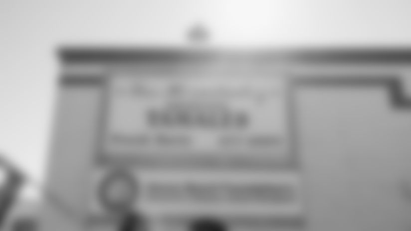 The Seattle Seahawks visited two Latino-owned restaurants in Eastern Washington to help celebrate Latino Heritage Month.