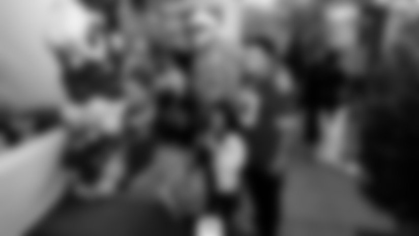 San Francisco 49ers staff, players and their families came together to share the holiday spirit, supporting 175 underserved families at a drive-through distribution in the Levi's® Stadium parking lot, presented by U.S. Bank.