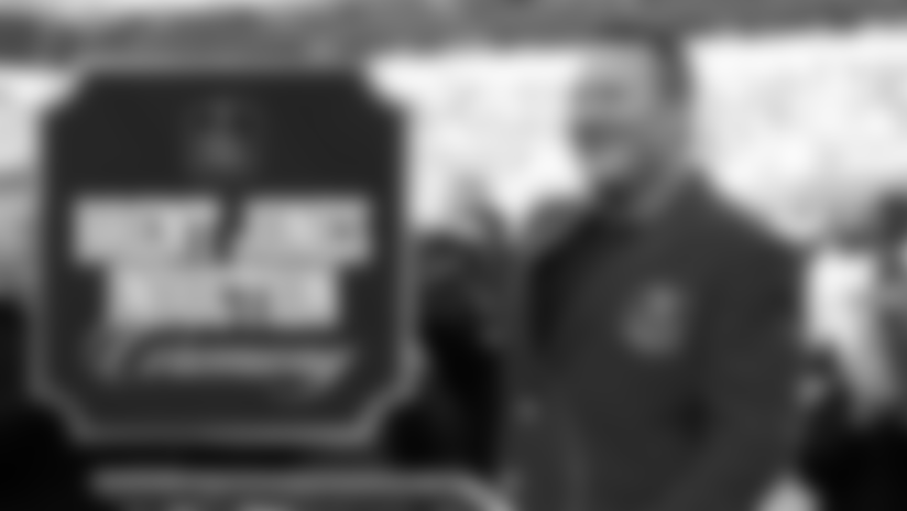 The San Francisco 49ers hosted a halftime ceremony this Sunday to celebrate the induction of three-time Super Bowl champion Brent Jones into the Edward J. DeBartolo Sr. San Francisco 49ers Hall of Fame.