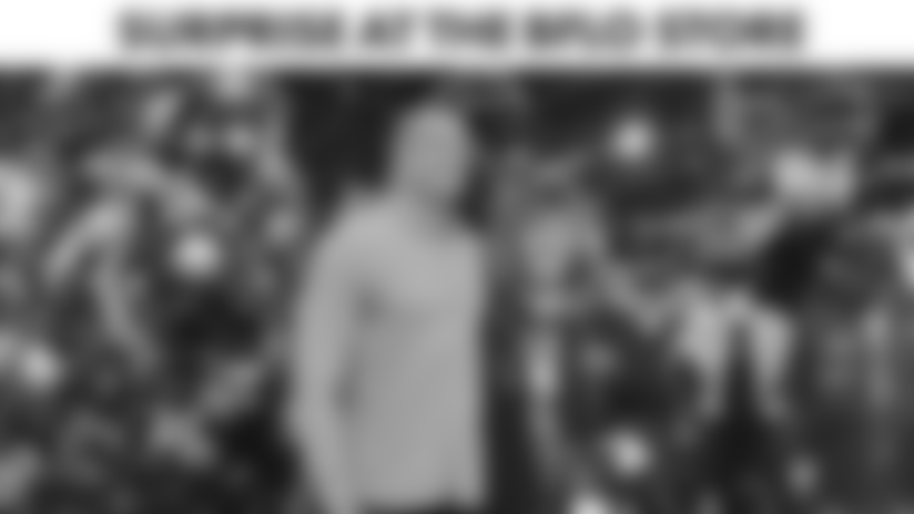 Bills Legend Paul Posluszny rounds out the holiday season at the BFLO store by meeting fans and surprising one lucky fan with another Christmas gift!