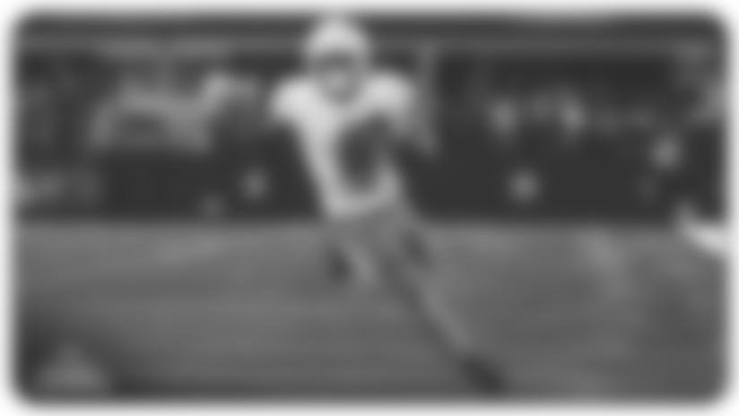 Adrián García-Márquez y Francisco Pinto comentan la victoria sobre los Dallas Cowboys, los jugadores que contribuyeron al triunfo, hablan sobre la clasificación de los Chargers para los playoffs, luego el corredor Omarion Hampton se une al programa para hablar sobre el equipo, y analizan el próximo partido contra los Texans y mucho más.