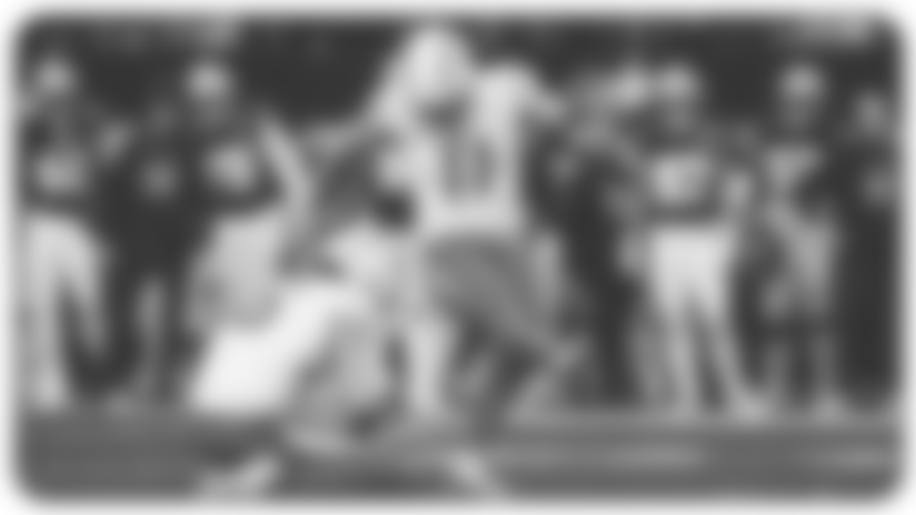 Kicker Cameron Dicker's 27-yard field goal extends the Chargers' lead to 27-17 against the Dallas Cowboys.