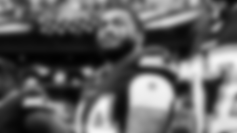 Toda la organización de los Cowboys y la comunidad del fútbol americano continúan de luto por la pérdida de Marshawn Kneeland. Dak Prescott, Solomon Thomas y varios de sus compañeros compartieron mensajes dirigidos a Kneeland y su familia, además de resaltar la importancia de cuidar la salud mental.