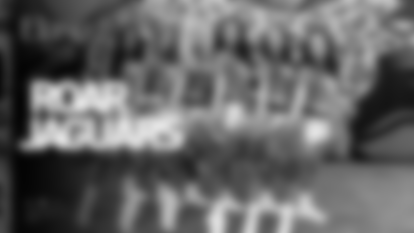 The ROAR brought the energy to the Jaguars' Week 18 matchup! Swipe through to see the game-day spirit in action! 📸