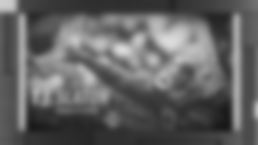 Analyst Larry McCarren is joined by Packers DL T.J. Slaton to highlight his impressive performance against the Minnesota Vikings.