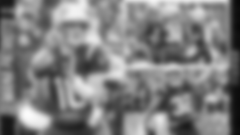 (Brasil) Debaixo de muita neve! Chegamos direto do gramado do Gillette Stadium com a nossa análise do jogo da semana 15, que interrompeu a sequência de 10 vitórias seguidas. Os ensinamentos deste revés e a projeção das últimas três semanas da temporada regular.