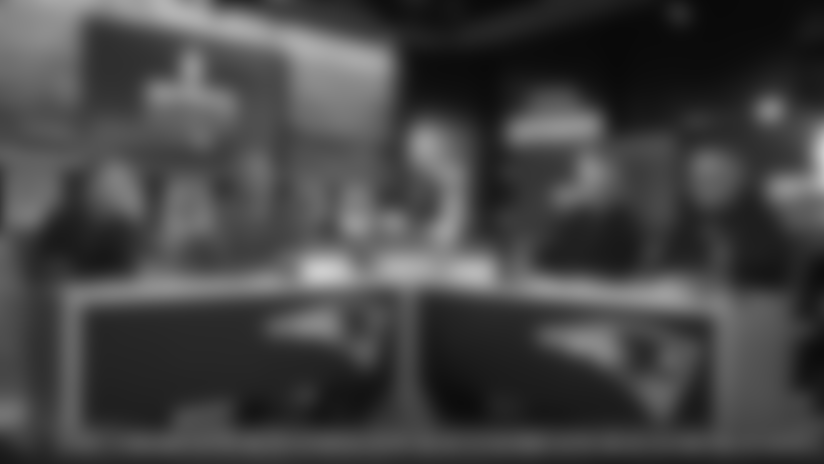 Tune-in as the postgame crew shares their instant breakdown and analysis of the Patriots' 27-14 win over the New York Jets. They give our takes on who the night's stars were and who could have performed better on both sides of the ball. Plus, they reflect on New England's season so far after winning eight-straight, securing a winning season, and putting the league on watch.