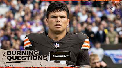 How will Dillon Gabriel handle pressure from Steelers' defense?