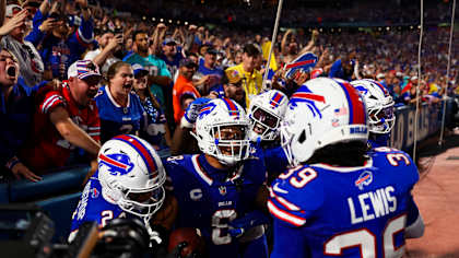 Bills Defense Exposes Dolphins in High-Stakes Showdown: Buffalo Remains Undefeated