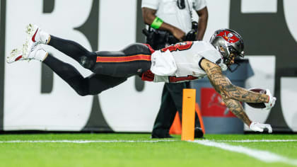 Kyle Trask Stays Calm Finds Mike Evans for Touchdown Highlight