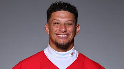 Chiefs superstar Patrick Mahomes makes a surprise visit to a Kansas nursing home — Heard life stories, signed jerseys, and even threw a football with a 92-year-old! .Qu – Media News 48