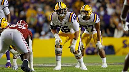 Cầu thủ tấn công của LSU, Will Campbell (66) trong hiệp hai của trận bóng bầu dục đại học NCAA với Alabama ở Baton Rouge, La., Thứ Bảy, ngày 5 tháng 11 năm 2022.