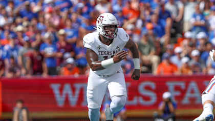 Texas A&M defensive lineman Nic Scourton (11).