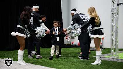 Josh Jacobs surprises local kids, gets them ready for Super Bowl