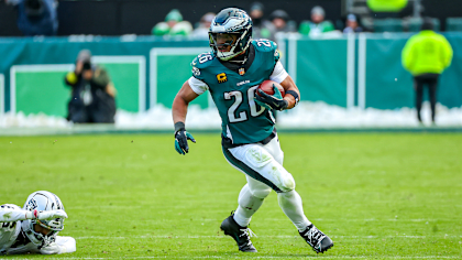 Highlight: Saquon Barkley flashes balance and agility on 17-yard gain