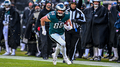 Highlight: Jalen Hurts' play-action pass finds Dallas Goedert for 14 yards