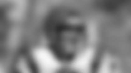 Cincinnati Bengals quarterback Jon Kitna drops back to pass against the Oakland Raiders. The Raiders defeated the Bengals, 23-20, at Network Associates Coliseum in Oakland, Caif. on Sunday, Sept. 14, 2003. (Kirby Lee via AP)