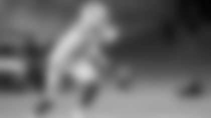 Auburn defensive end Keldric Faulk rushes in during the second half of an NCAA college football game between Baylor and Auburn Friday, Aug. 29, 2025, in Waco, Texas. (AP Photo/Julio Cortez)