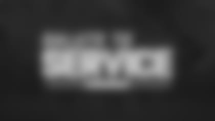 Thumb-SaluteToService