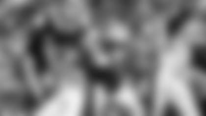 Oakland Raiders defensive end Howie Long (75) is seen in action against the Cincinnati Bengals in this undated photo.  (Tony Tomsic  via AP)