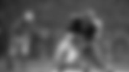 Cincinnati Bengals tight end Dan Ross (89) hangs on to the ball during Super Bowl XVI, a 26 - 21 loss to the San Francisco 49ers on January 24, 1982, at the Pontiac Silverdome in Pontiac, Michigan.  (Al Messerschmidt via AP)