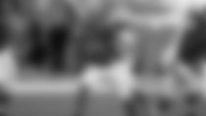 CINCINNATI, OH - DECEMBER 24: Cedric Benson #32 of the Cincinnati Bengals runs with the football during the game against the Arizona Cardinals at Paul Brown Stadium on December 24, 2011 in Cincinnati, Ohio. The Benagals defeated the Cardinals 23-16. (AP Photo/Scott Boehm)