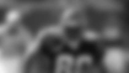 Cincinnati Bengals wide receiver Peter Warrick (80) runs with the ball during a week 6 NFL football game against the Pittsburgh Steelers in Cincinnati, Ohio on October 13, 2002. The Steelers defeated the Bengals 34-7. (AP Photo/Scott Boehm)