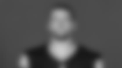 25_WEB_HEADSHOT_DAVIS