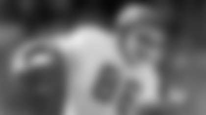 Former Kansas City Chiefs player J.T. Smith (86) runs after a catch