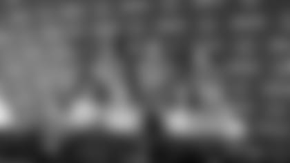 Salute To Service - Photo - Cheer with troops