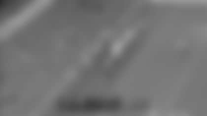 Josh Johnson's TD run gives Commanders a 23-17 lead over Eagles in crunch time