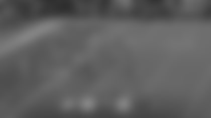 Jeremy McNichols bounces successful 2-Pt attempt to outside