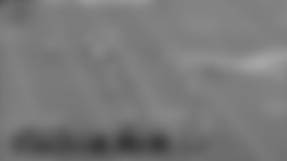 McLaurin's 25-yard reception comes vs. Eagles zone coverage