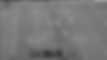 Deebo Samuel's first touch goes for a 16-yard gain