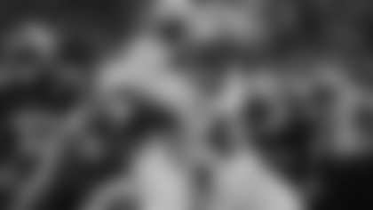 New Orleans Saints running back Alvin Kamara (41) carries the ball against New York Giants safety Tyler Nubin (31) during the second quarter of an NFL football game, Sunday, Dec. 8, 2024, in East Rutherford, N.J. (AP Photo/John Munson)