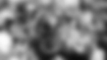 New York Giants wide receiver Malik Nabers (1) runs with the football during an NFL football game against the Washington Commanders, Sunday, Sept. 15, 2024 in Landover, Md. (AP Photo/Daniel Kucin Jr.)