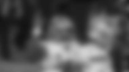 Prescott's 15-yard sideline sling to Pickens moves chains for Cowboys in crunch time