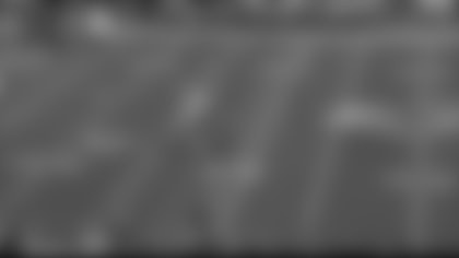 Can't Miss Play: Stetson Bennett's deep pass snagged by Israel Mukuamu!